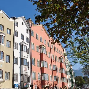 Maximilian In Old Town Apartment